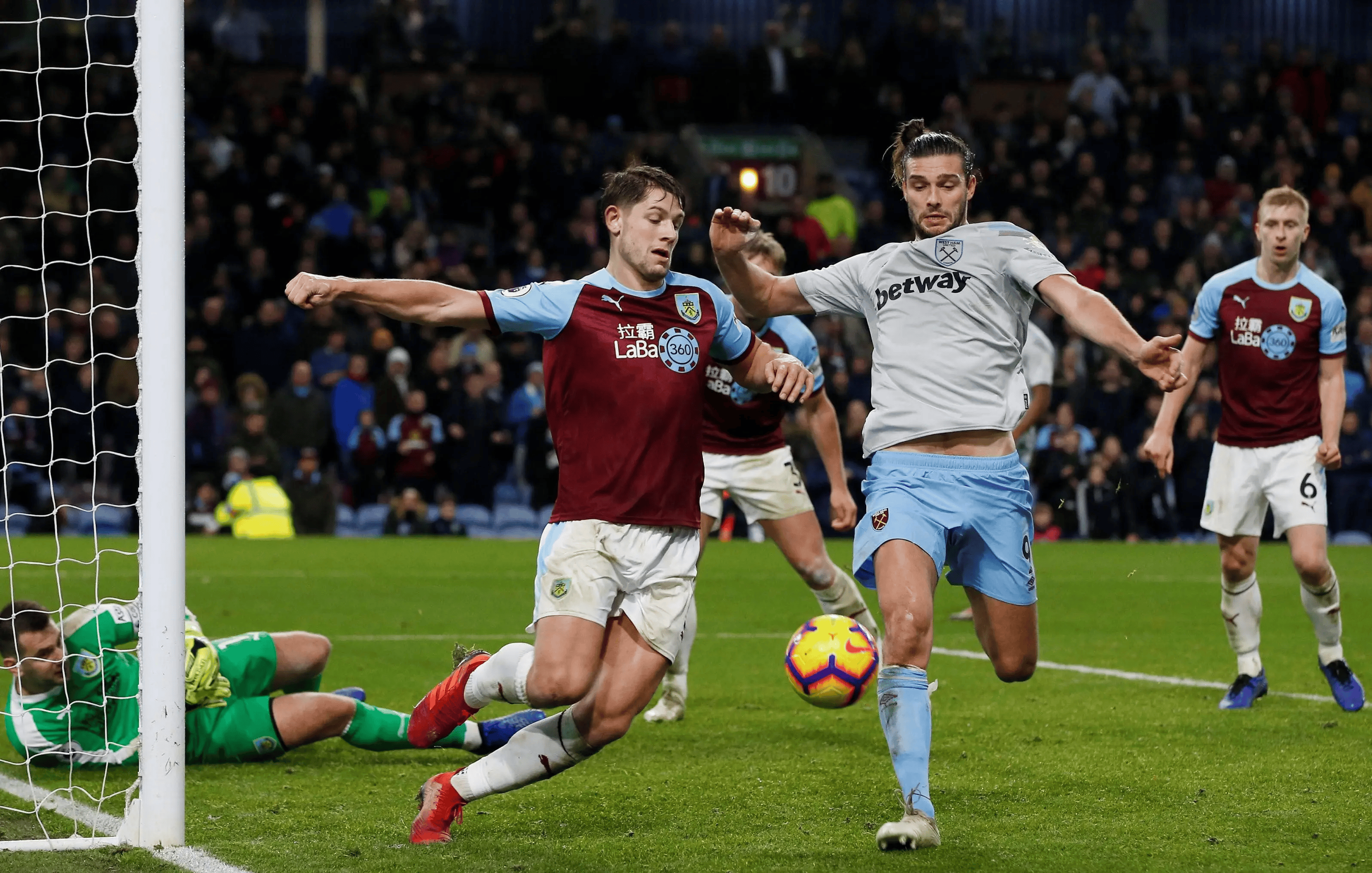  比利亚雷亚尔训练开放日，赛后再遭质疑引欢呼，NBA总决赛在即，赛程密集仍需轮换