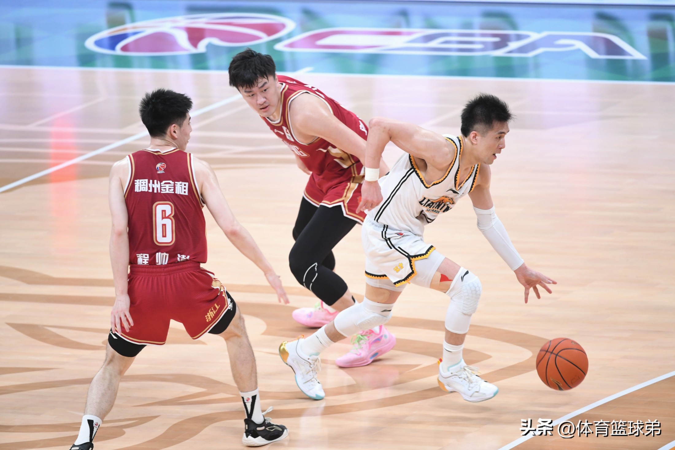 包含CBA季后赛赛程吃紧,北京首钢赛后内部沟通,引发热议,资深球员宣示担当的词条 包含CBA季后赛赛程吃紧,北京首钢赛后内部沟通,引发热议,资深球员宣示担当的词条